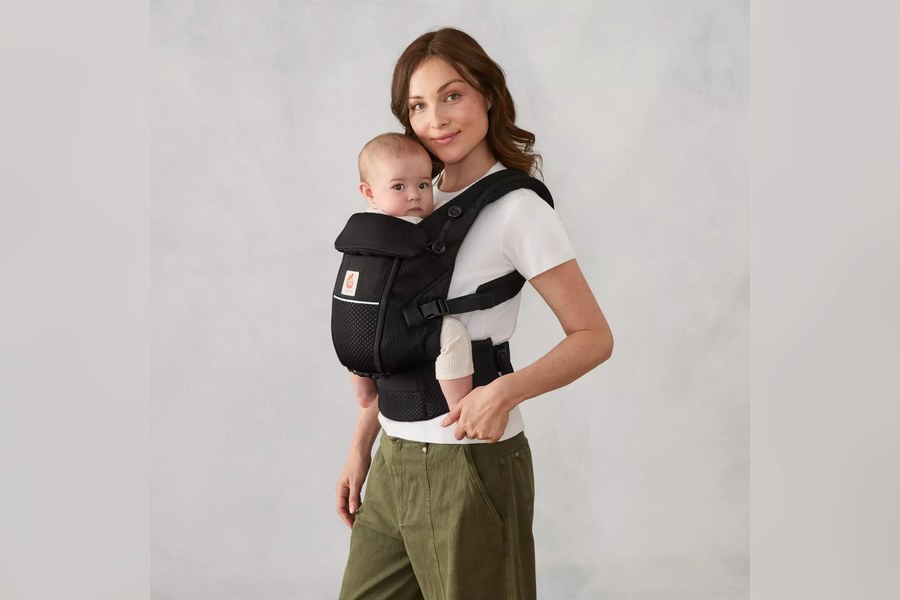 Ergobaby Adapt Babytrage im Alltag mit Baby