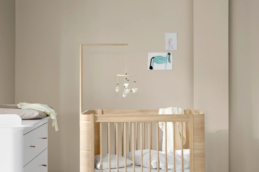 Wickelkommode und Babybett als stimmige Kinderzimmermöbel