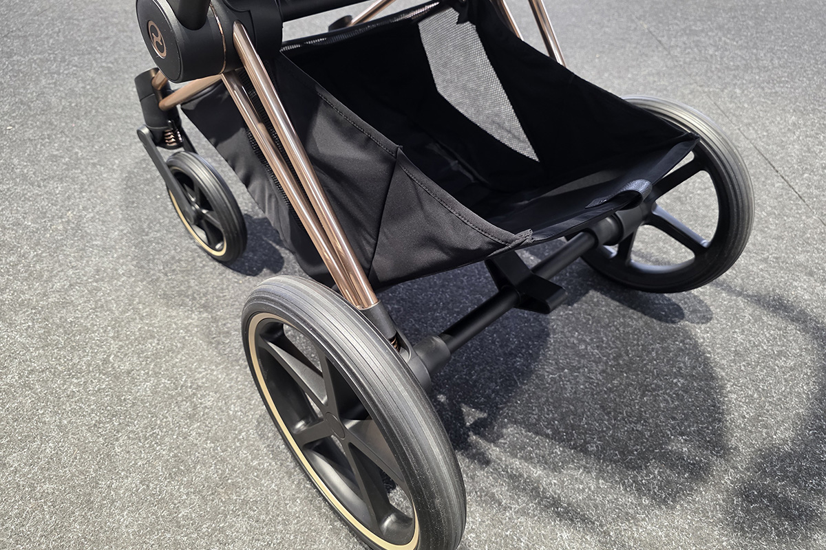 Räder, Federung und Einkaufskorb des CYBEX Priam 5