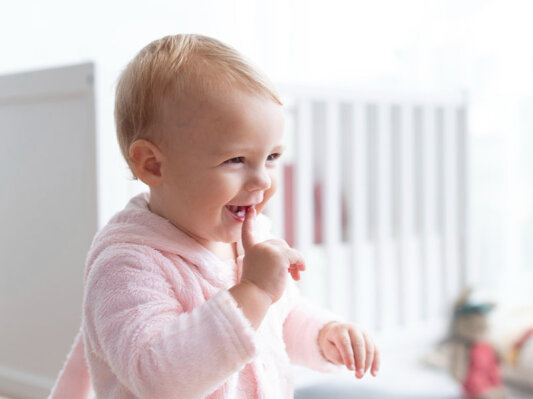 Wie erkenne ich, ob mein Baby zahnt? – Typische Anzeichen und Tipps - 