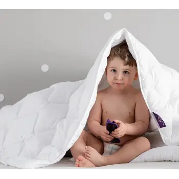 Träumeland - Babydecke Daunenleicht (4 TOG) 100 x 135 cm