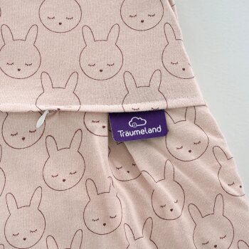 Träumeland - Baby-Ganzjahresschlafsack LIEBMICH Kuschelhase beige Gr. 56/62