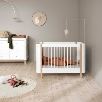 Oliver Furniture - Wood Mini+ Babybett (68 x 122 cm) Weiß / Eiche