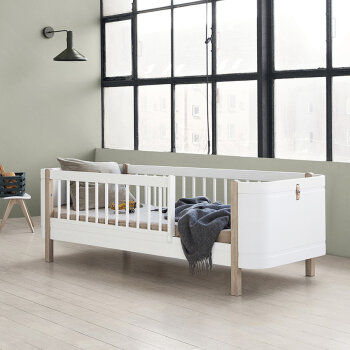 Oliver Furniture - Wood Mini+ Babybett inkl. Umbauset Juniorbett (68 x 122 / 162 cm) Weiß / Eiche