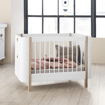 Oliver Furniture - Wood Mini+ Babybett inkl. Umbauset Juniorbett (68 x 122 / 162 cm) Weiß / Eiche