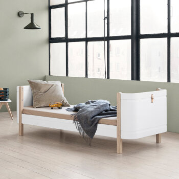 Oliver Furniture - Wood Mini+ Babybett inkl. Umbauset Juniorbett (68 x 122 / 162 cm) Weiß / Eiche
