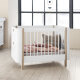 Oliver Furniture - Wood Mini+ Babybett inkl. Umbauset Juniorbett (68 x 122 / 162 cm) Weiß / Eiche