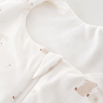 Träumeland - Sommer-Schlafanzug TO GO (0,5 TOG) Hophop Bunny beige Gr. 92